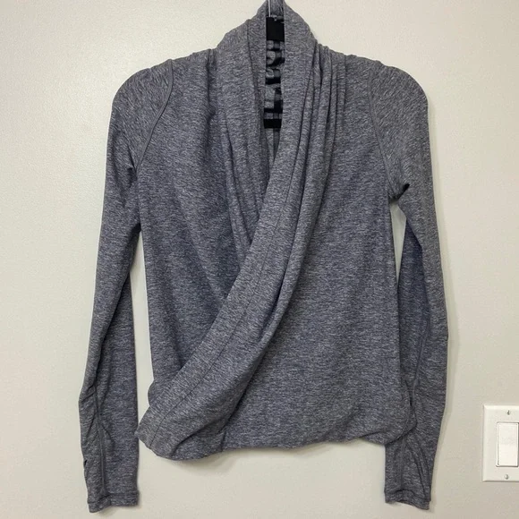 Ivivva by Lululemon Four Count shrug wrap in heather grey size 12 EUC - Picture 3 of 5